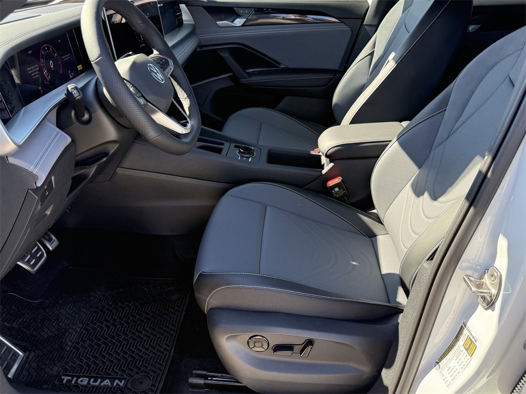 New 2026 Volkswagen Tiguan SE R-Line image 11