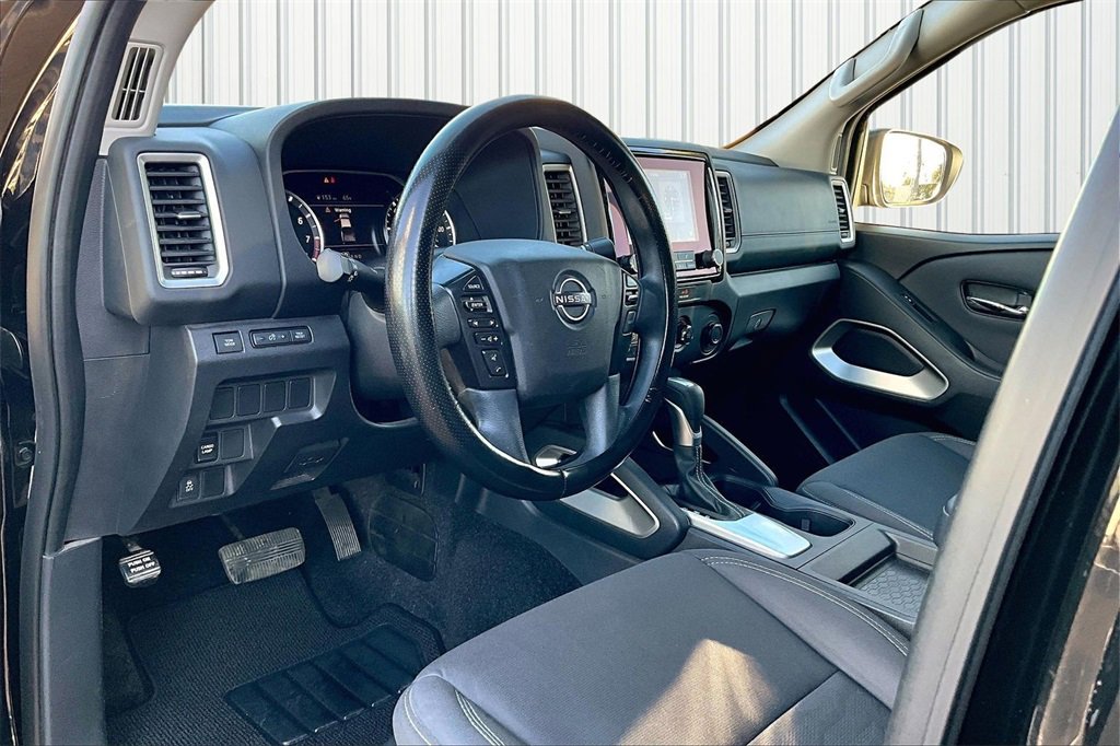 Used 2022 Nissan Frontier SV image 4