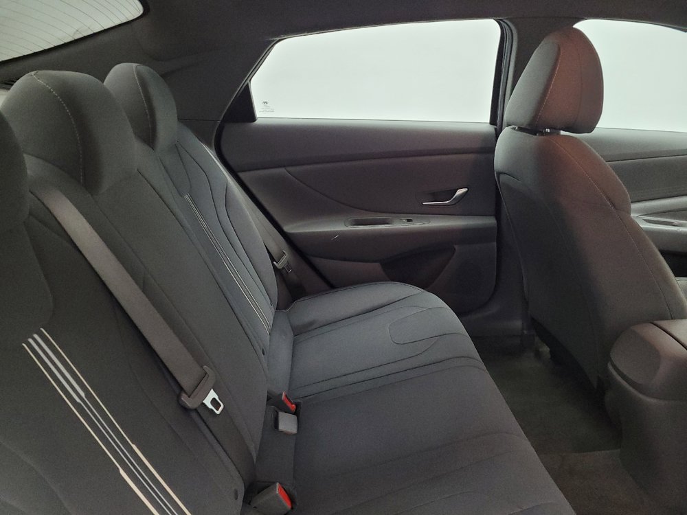 Used 2021 Hyundai Elantra SEL image 19