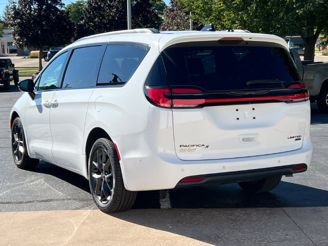 Used 2023 Chrysler Pacifica Limited w/ Uconnect Theater Family Group AWD/4WD image 12