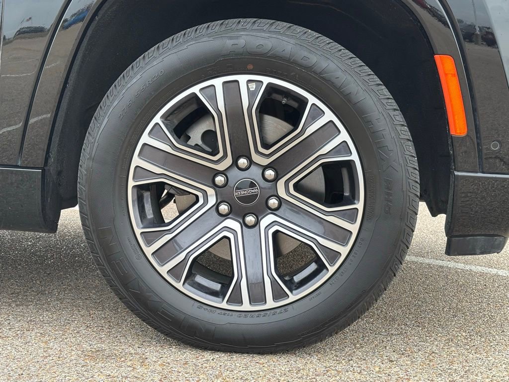 Used 2025 Jeep Wagoneer Series II w/ 8-Passenger Seating Package image 10