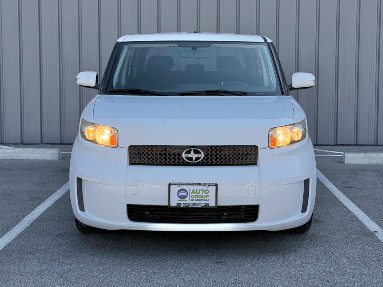 Used 2009 Scion xB FWD image 2