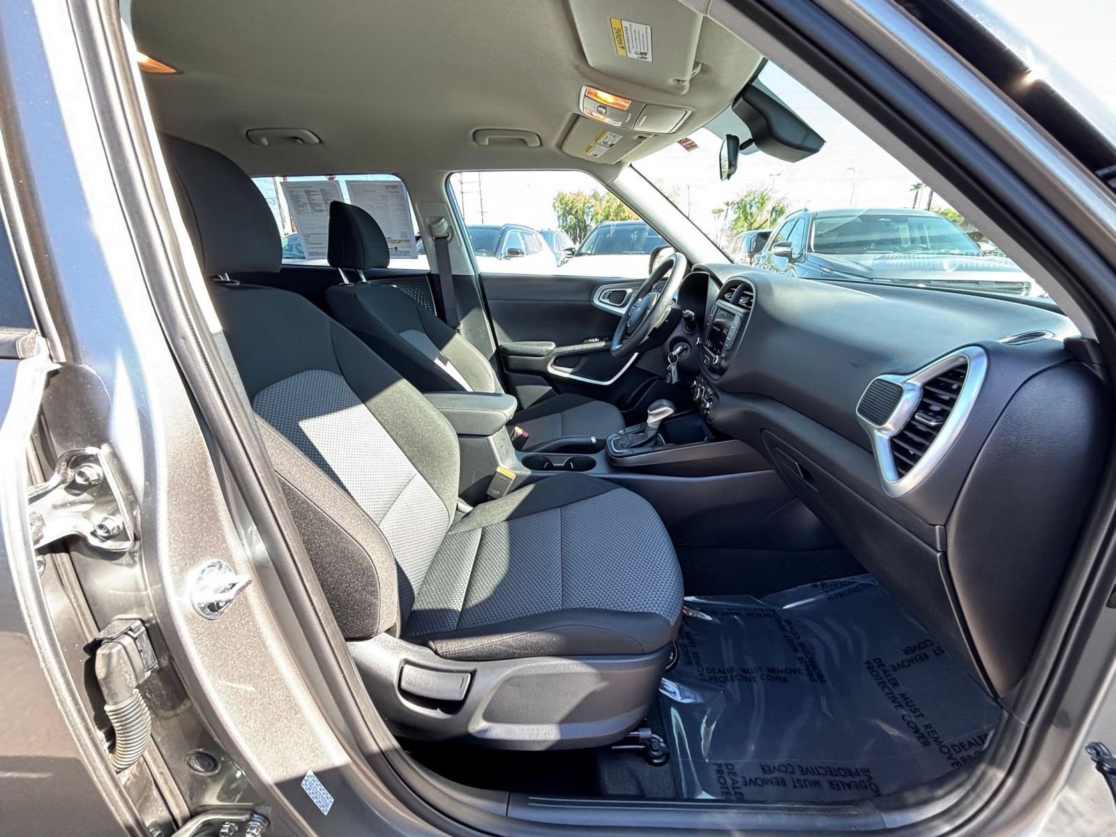 Used 2025 Kia Soul LX w/ LX Technology Package FWD image 24