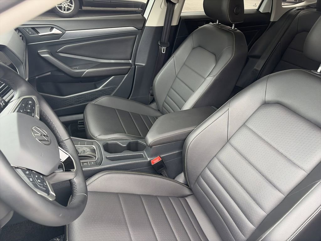 Used 2023 Volkswagen Jetta SE FWD image 12