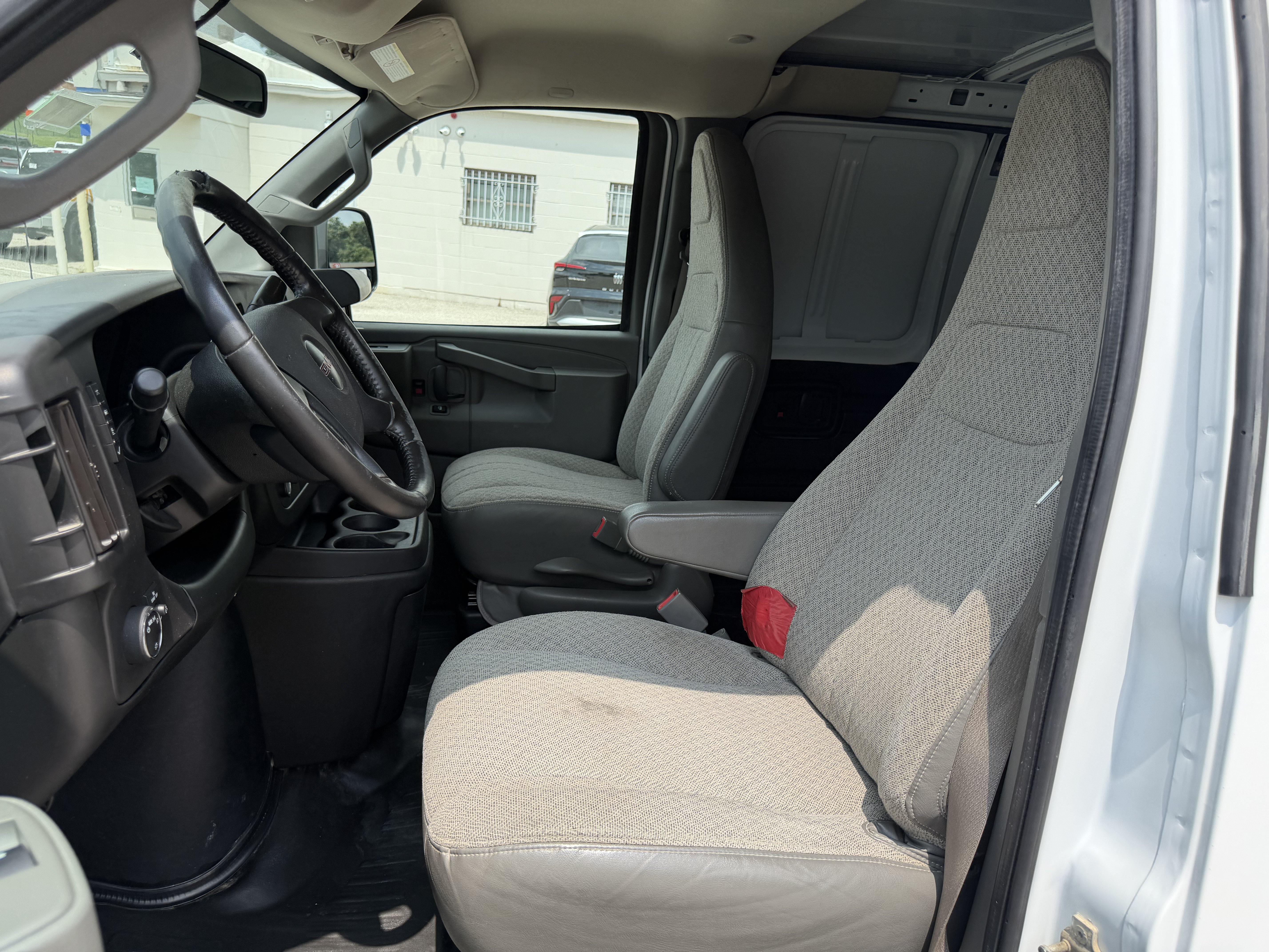 Used 2022 GMC Savana 3500 Extended w/ Driver Convenience Package RWD image 12
