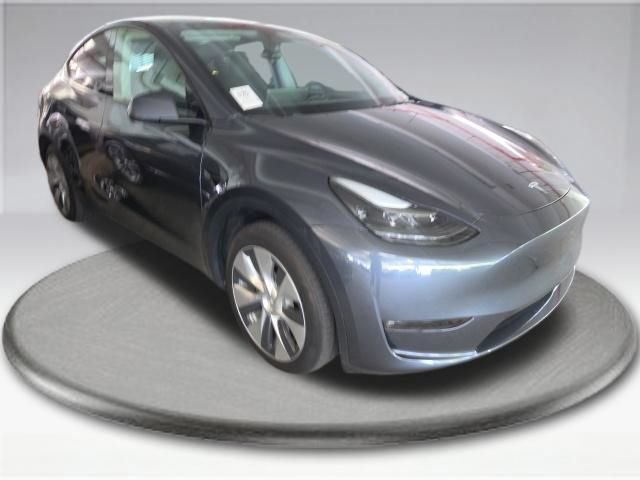 Used 2023 Tesla Model Y Long Range AWD/4WD image 2