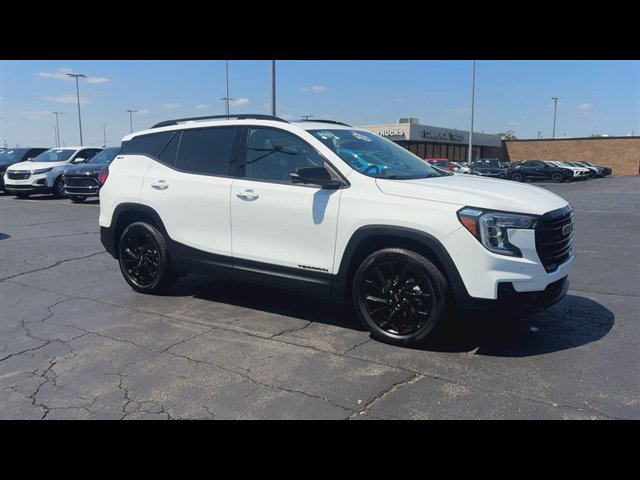 Certified 2023 GMC Terrain SLT w/ Infotainment Package II AWD/4WD image 2