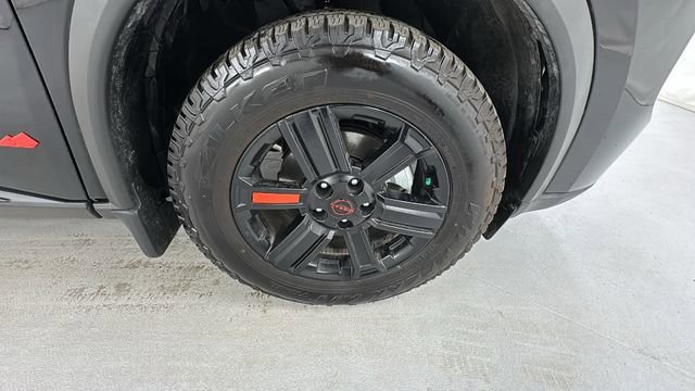 Certified 2025 Nissan Rogue SV image 9