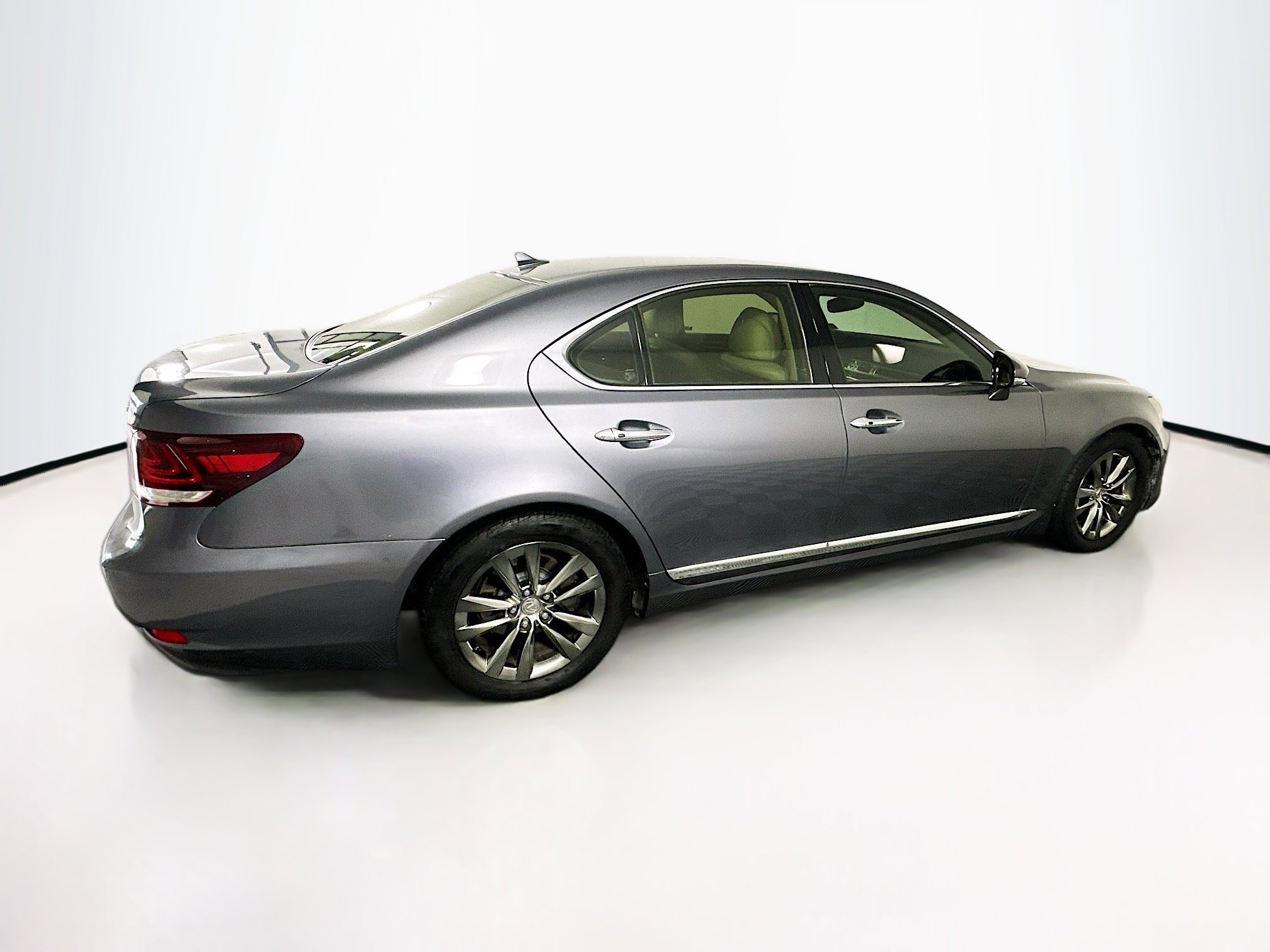 Used 2013 Lexus LS 460 w/ Comfort Pkg RWD image 10
