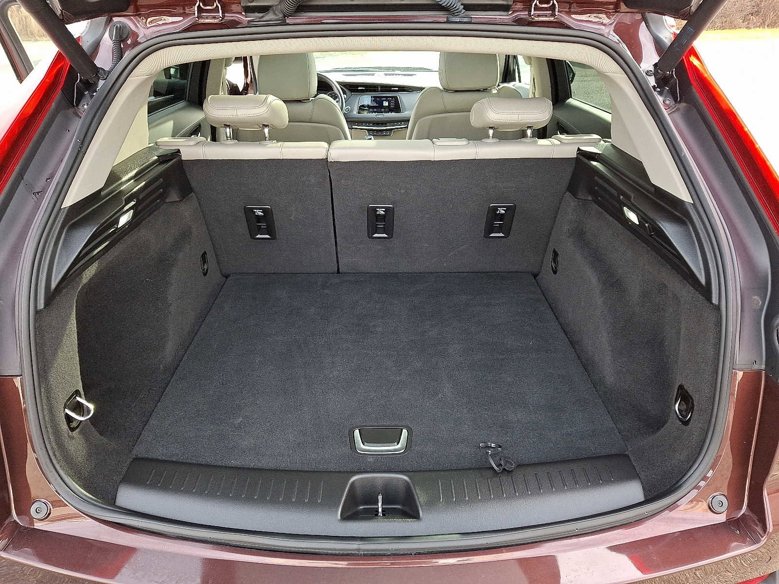 Used 2023 Cadillac XT4 Luxury w/ Cold Weather Package image 28