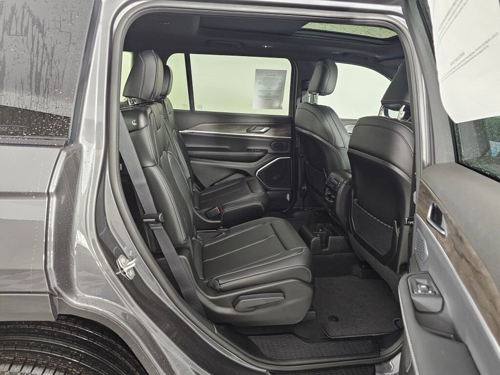New 2026 Jeep Grand Cherokee L Limited w/ Limited Altitude Package AWD/4WD image 37