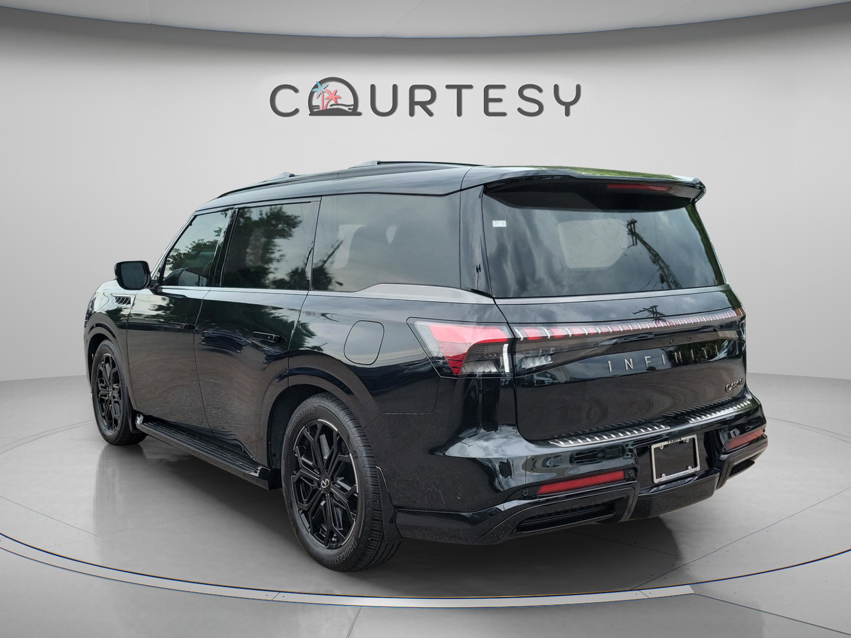 Certified 2026 INFINITI QX80 4WD w/ Sport Exterior Package image 2