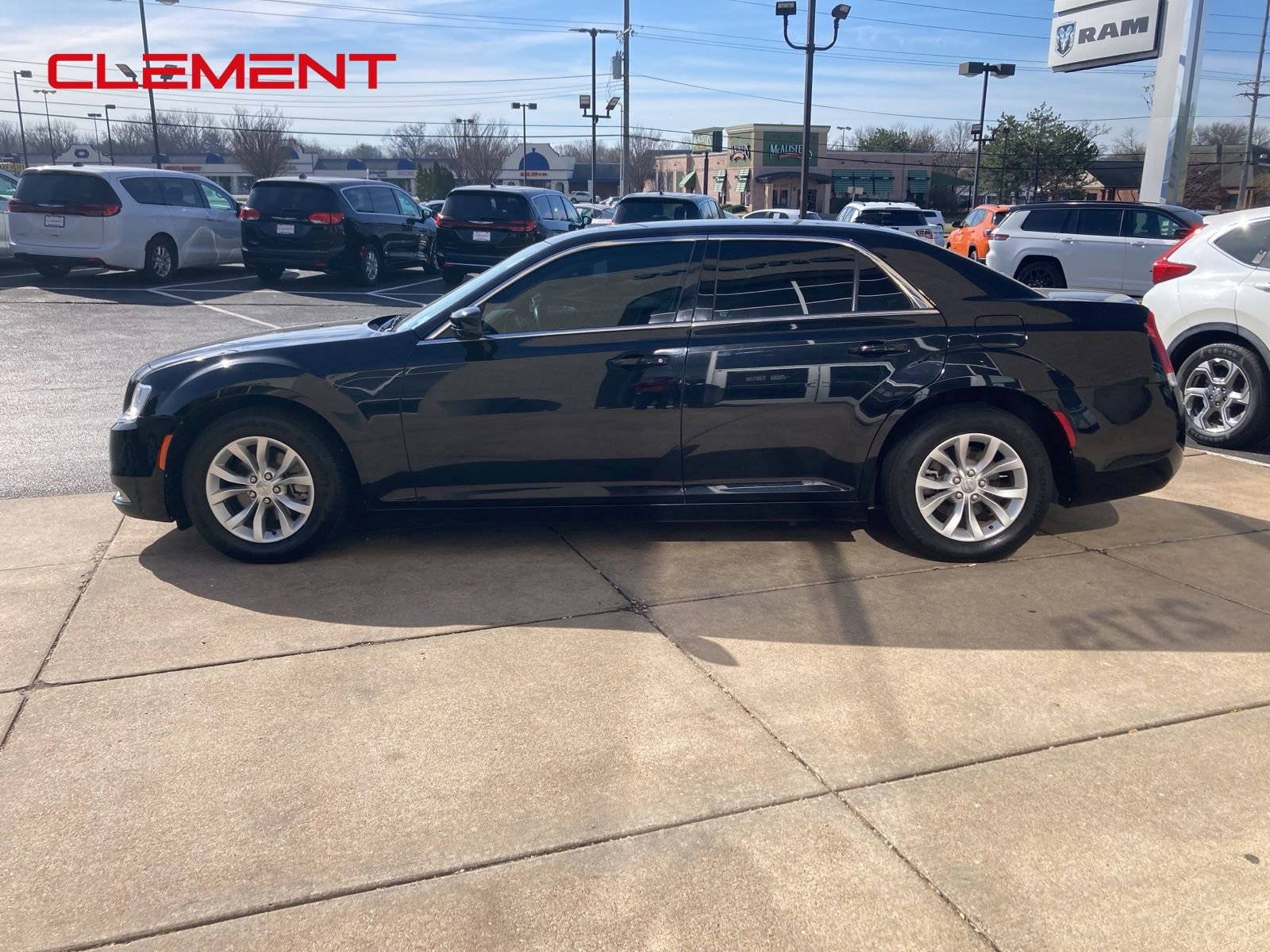 Used 2021 Chrysler 300 Touring image 2