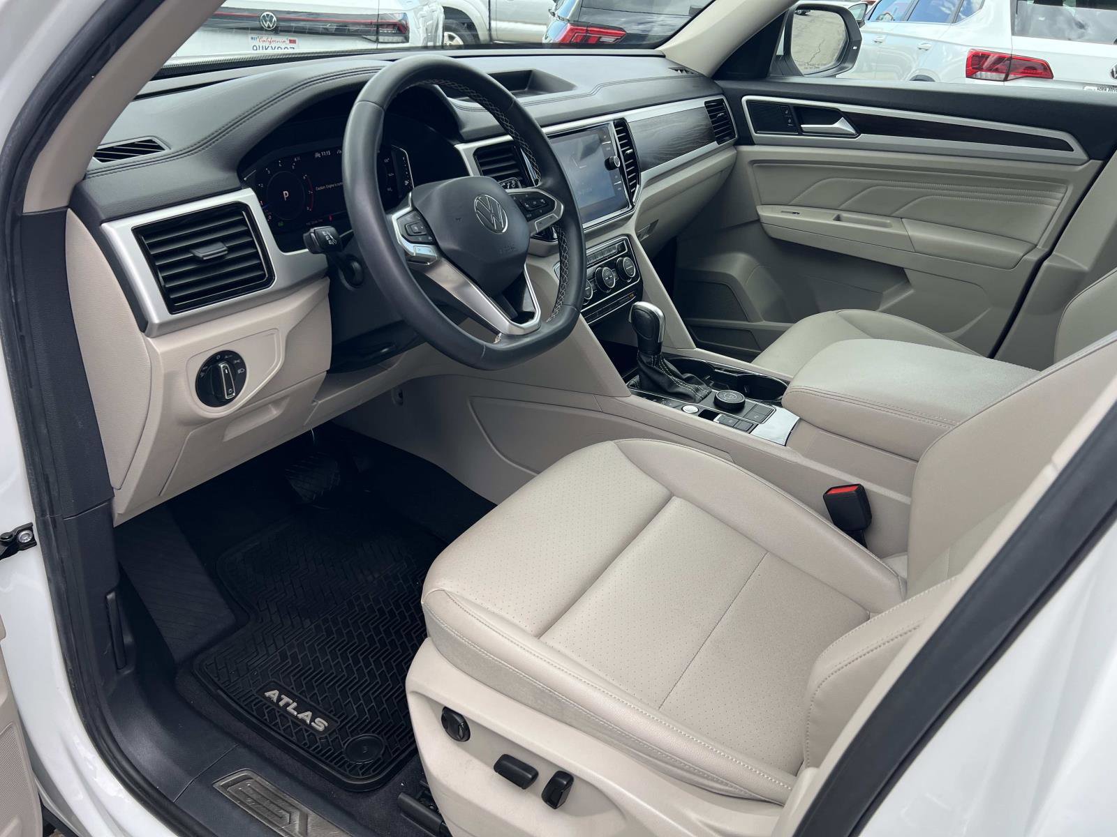 Used 2023 Volkswagen Atlas SE w/ Black Wheel Package AWD/4WD image 5