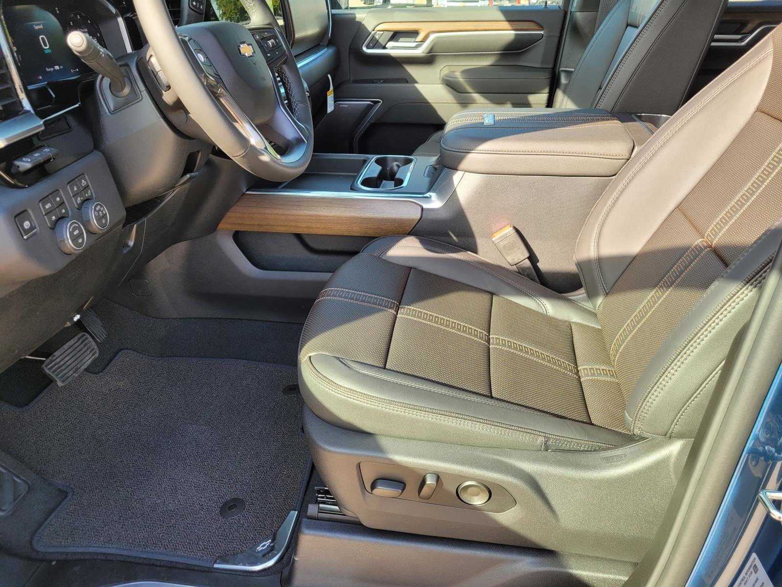 New 2026 Chevrolet Silverado 2500 High Country w/ High Country Premium Package AWD/4WD image 15