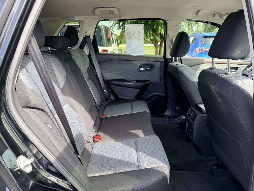 Used 2023 Nissan Rogue SV AWD/4WD image 10