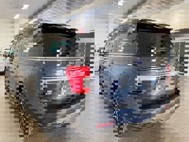 Used 2023 Ford Expedition Max XLT image 5