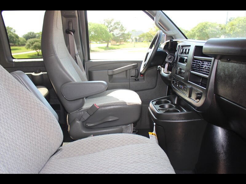 Used 2025 Chevrolet Express 3500 LT w/ LT Preferred Equipment Group RWD image 27