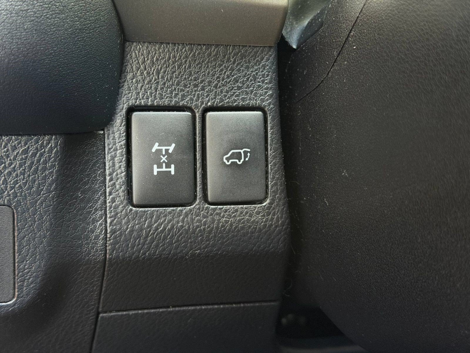 Used 2015 Toyota RAV4 Limited AWD/4WD image 34