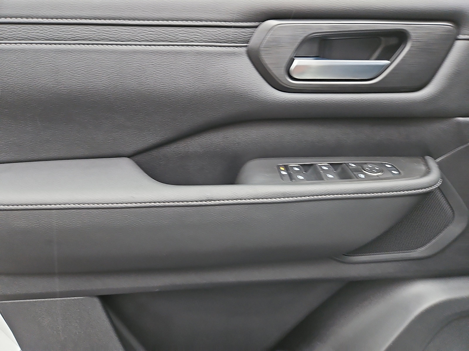 Certified 2025 Nissan Armada SV image 11