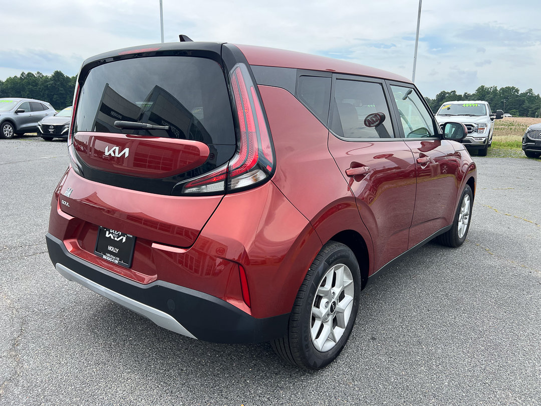 Used 2023 Kia Soul LX w/ LX Technology Package FWD image 7