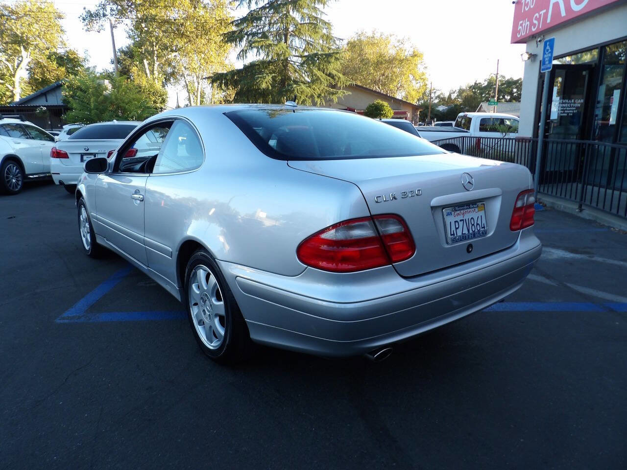 Used 2001 Mercedes-Benz CLK 320 Coupe image 4