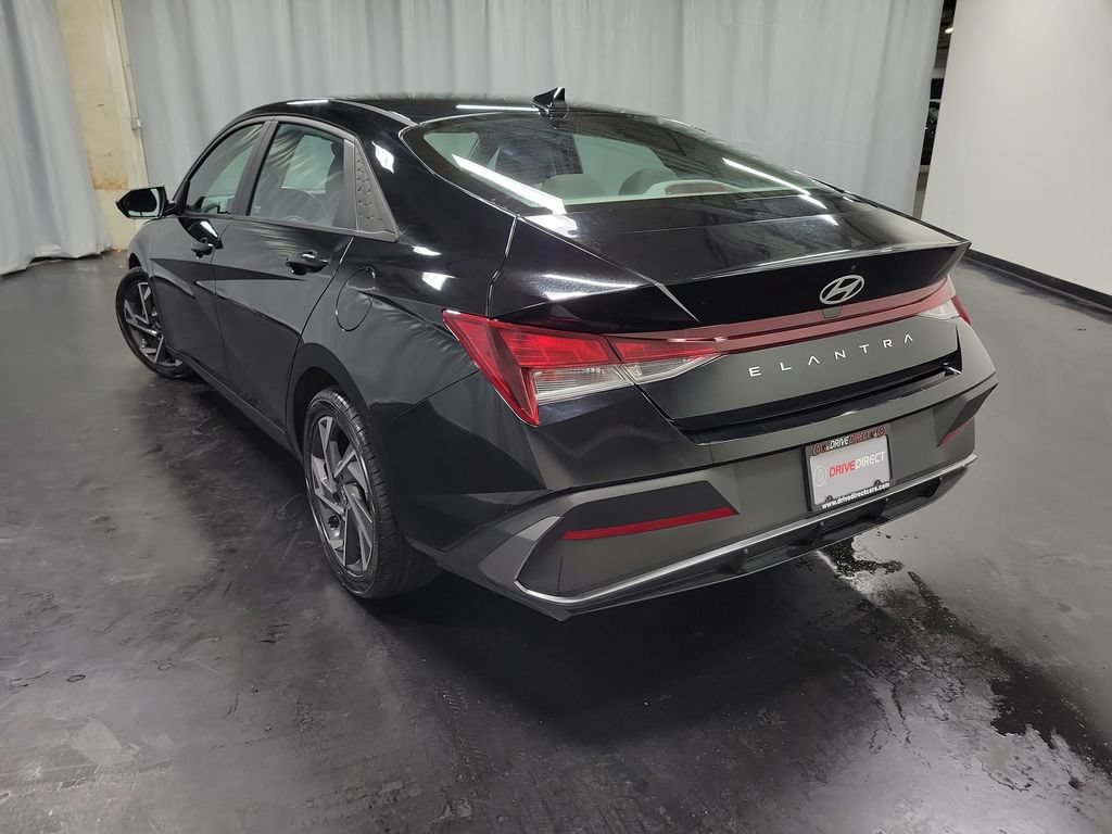Used 2024 Hyundai Elantra SE FWD image 6