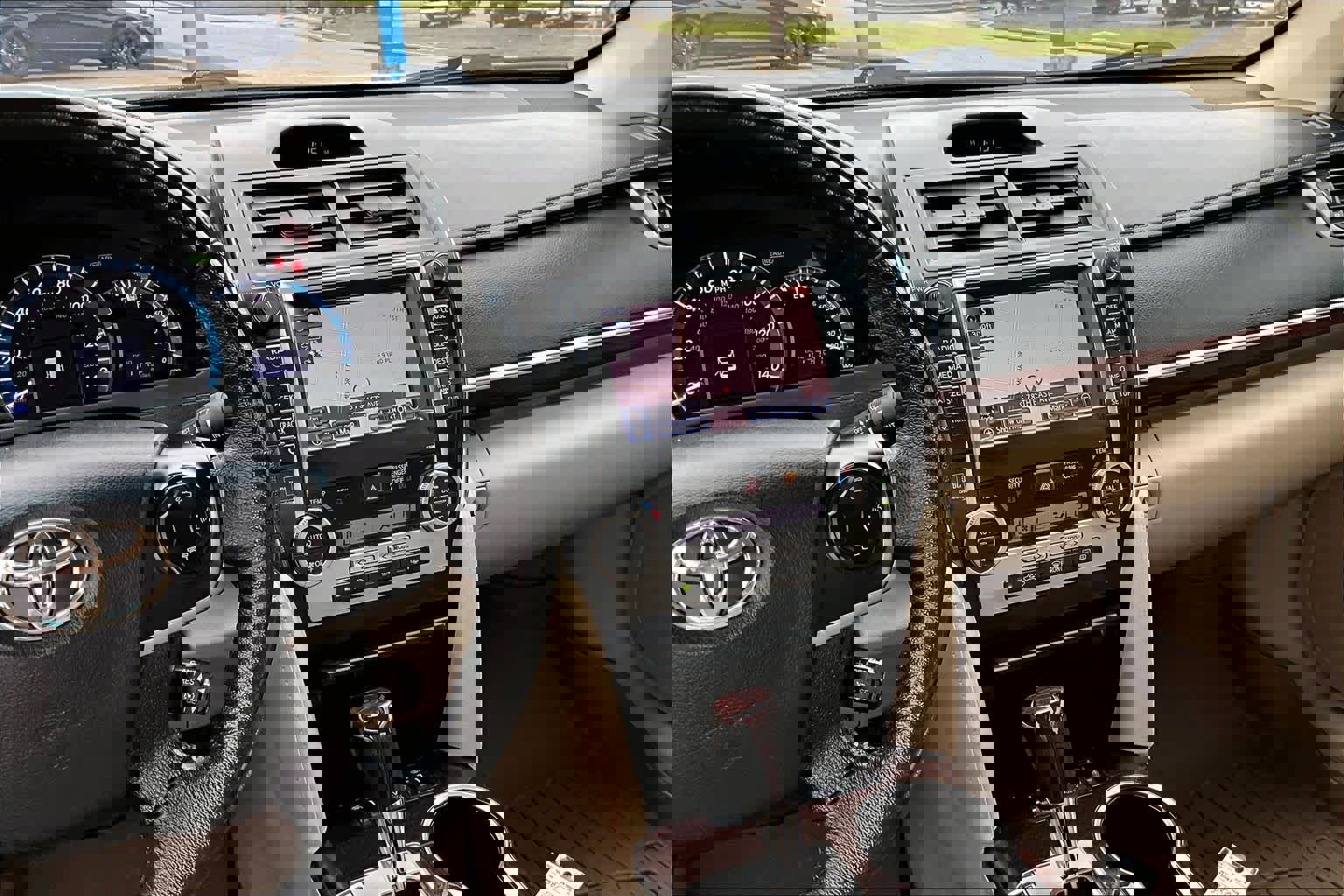 Used 2012 Toyota Camry XLE w/ Leather Pkg FWD image 7