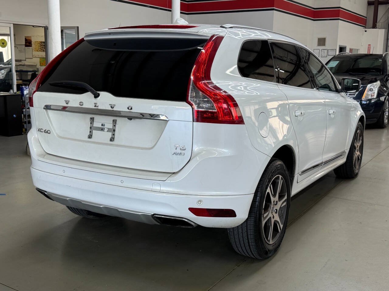 Used 2015 Volvo XC60 T6 w/ Protection Package AWD/4WD image 2