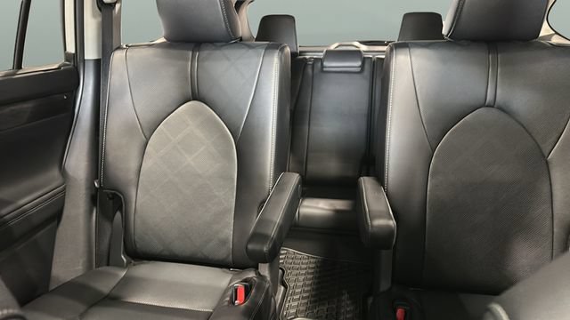 Used 2026 Toyota Highlander Platinum AWD/4WD image 29