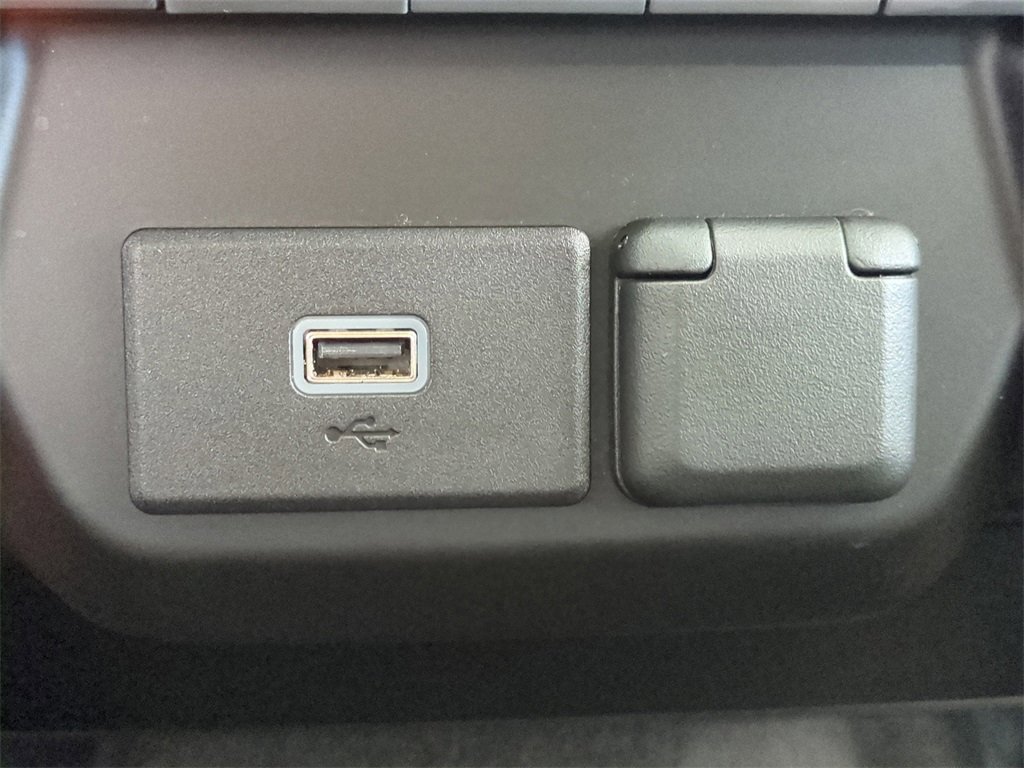 Used 2020 Chevrolet Silverado 1500 Custom w/ Custom Convenience Package image 25