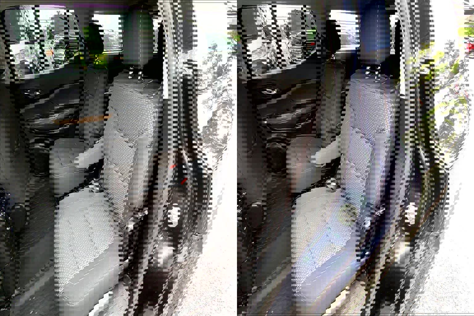 Used 2021 GMC Acadia SLE w/ Driver Convenience Package FWD image 19