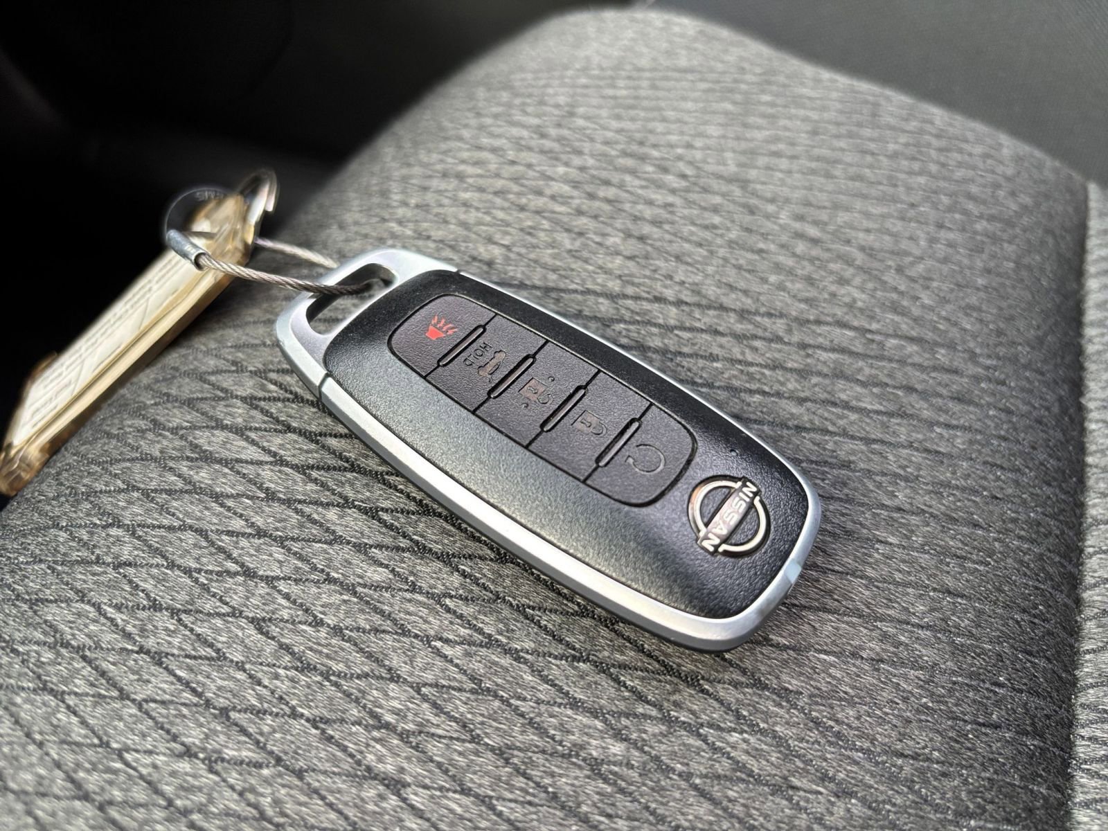 Used 2025 Nissan Rogue SV AWD/4WD image 18