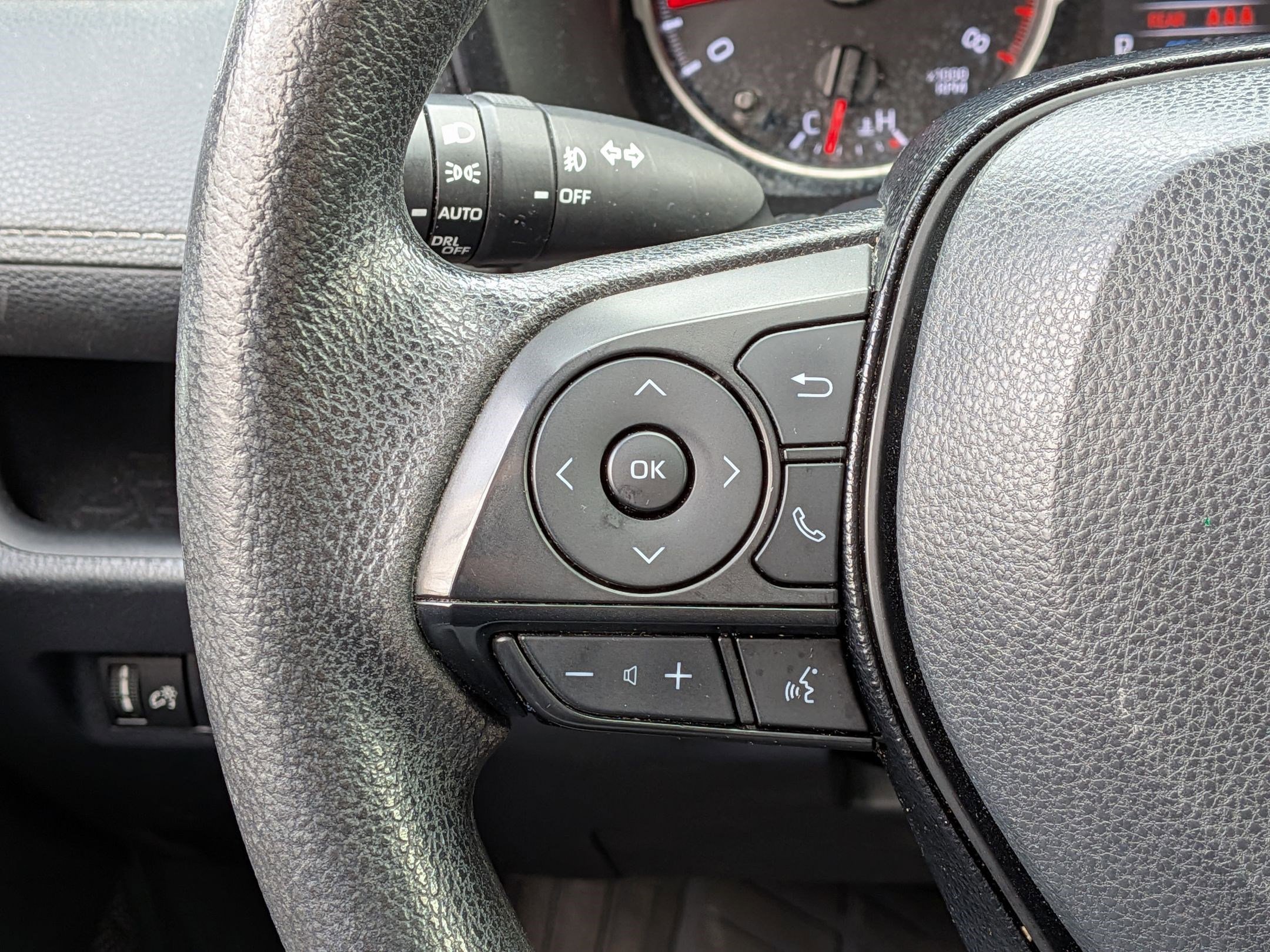 Used 2020 Toyota RAV4 XLE image 13