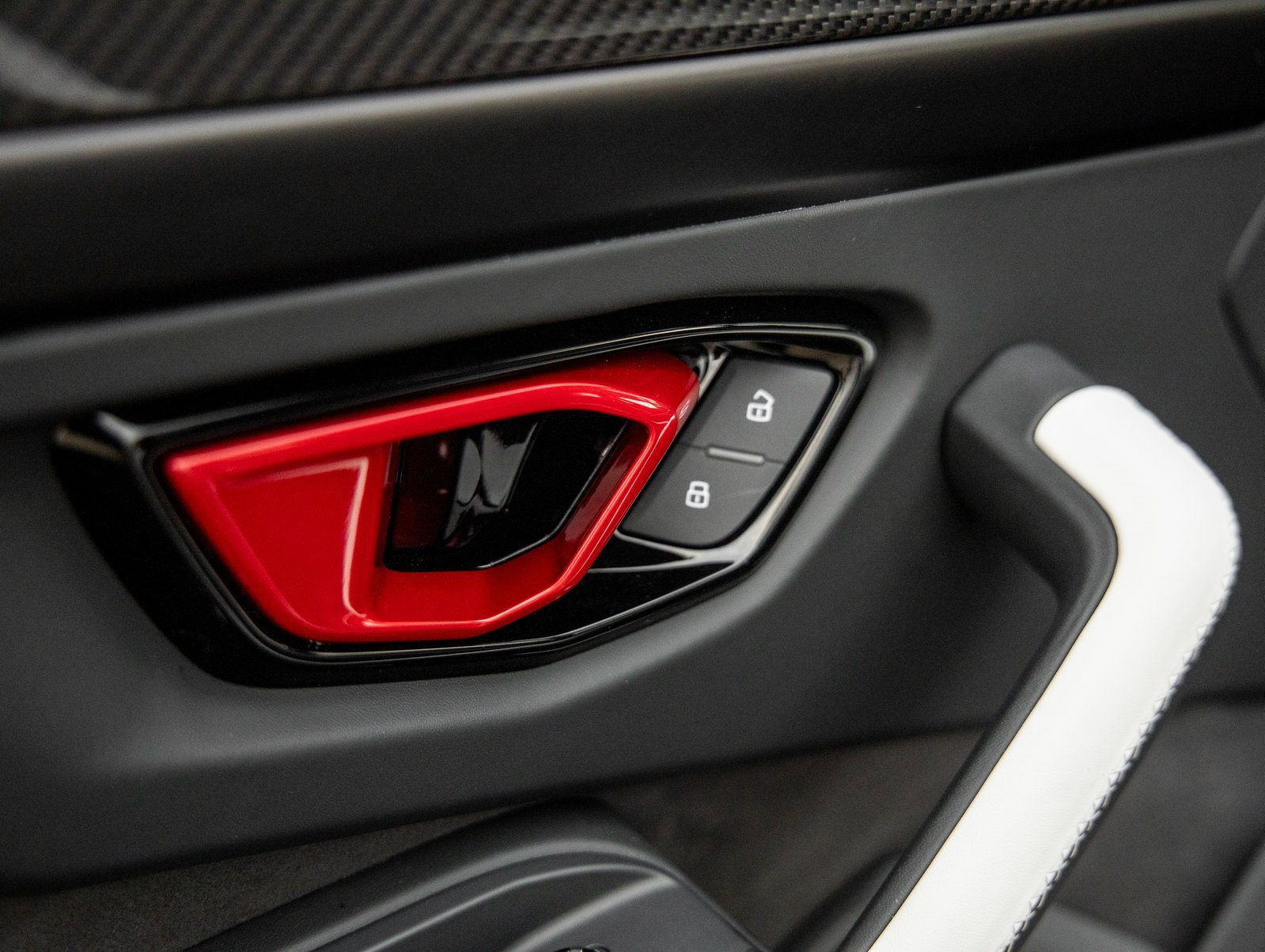 Used 2025 Lamborghini Urus SE image 18