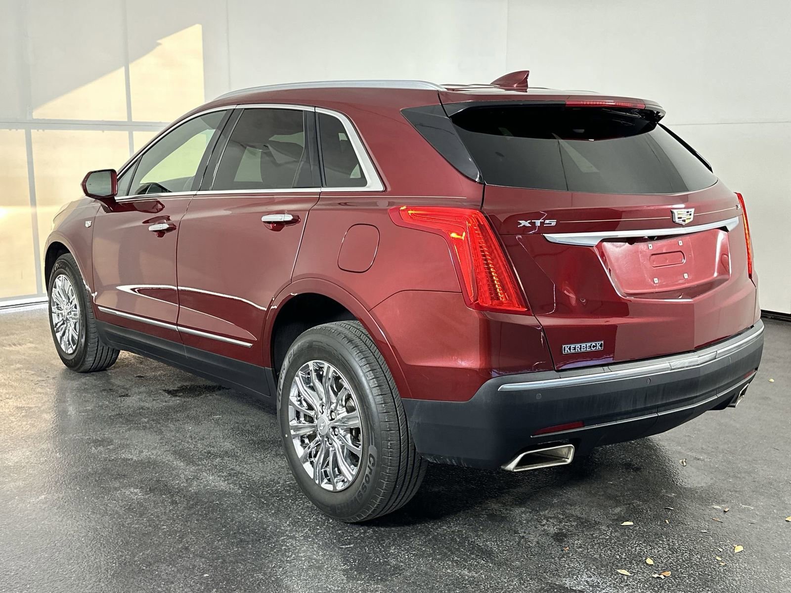 Used 2017 Cadillac XT5 Luxury w/ Driver Awareness Package image 6