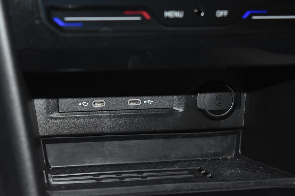 Certified 2025 Volkswagen Taos SE w/ Panoramic Sunroof Package image 12