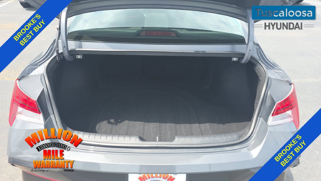 Used 2025 Hyundai Elantra SEL FWD image 10