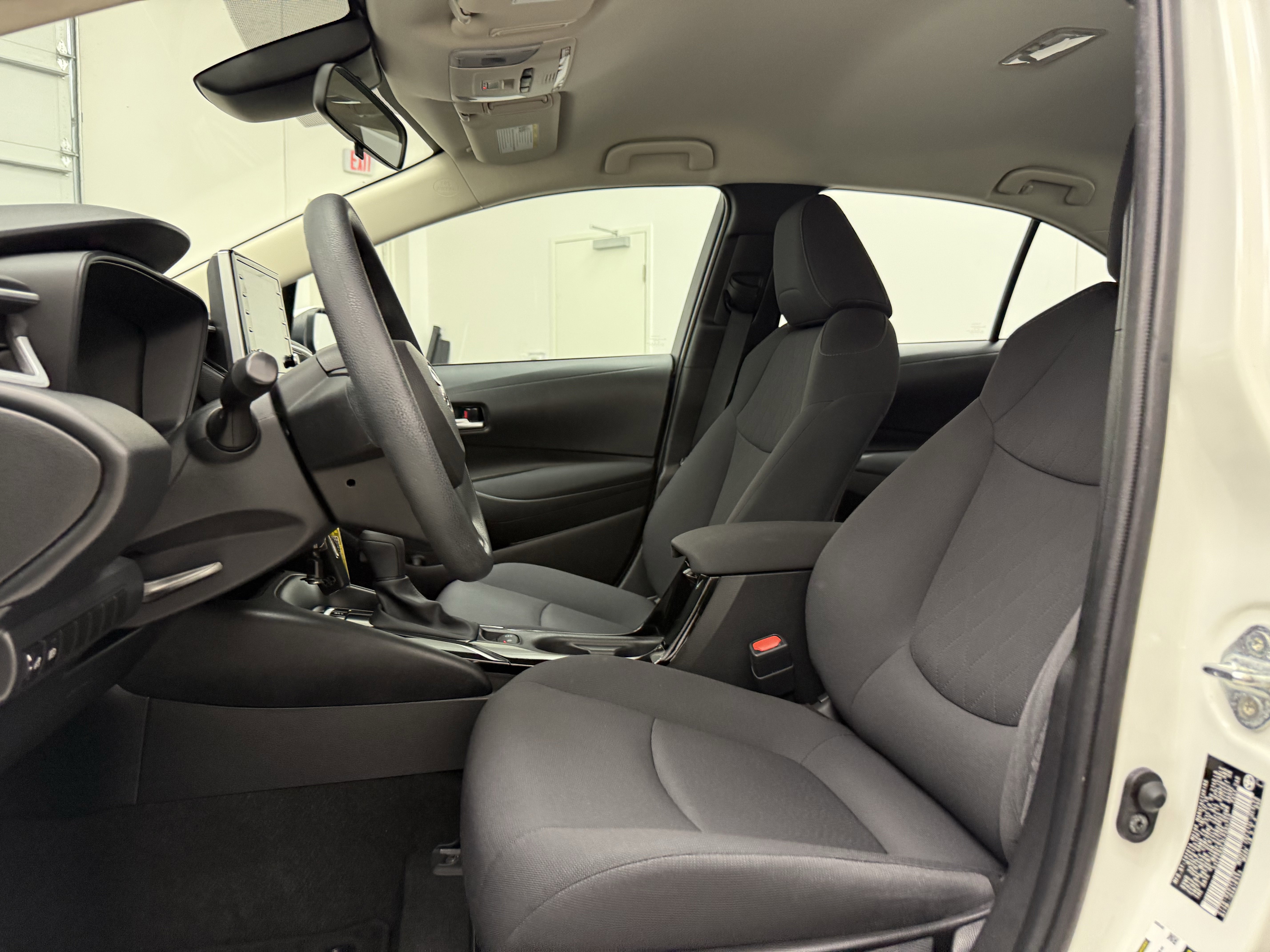 Used 2020 Toyota Corolla LE FWD image 12