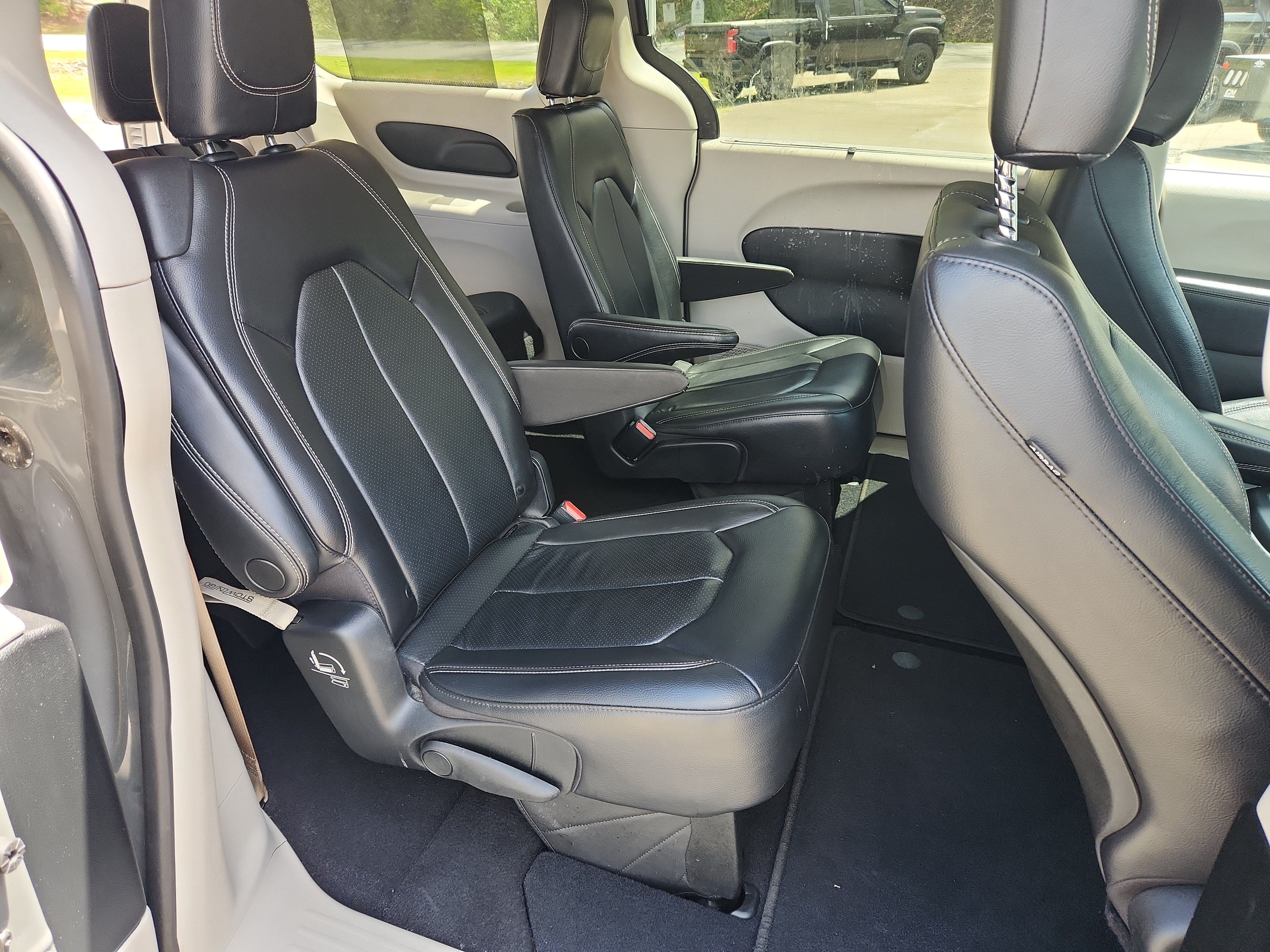 Used 2022 Chrysler Pacifica Touring-L FWD image 23