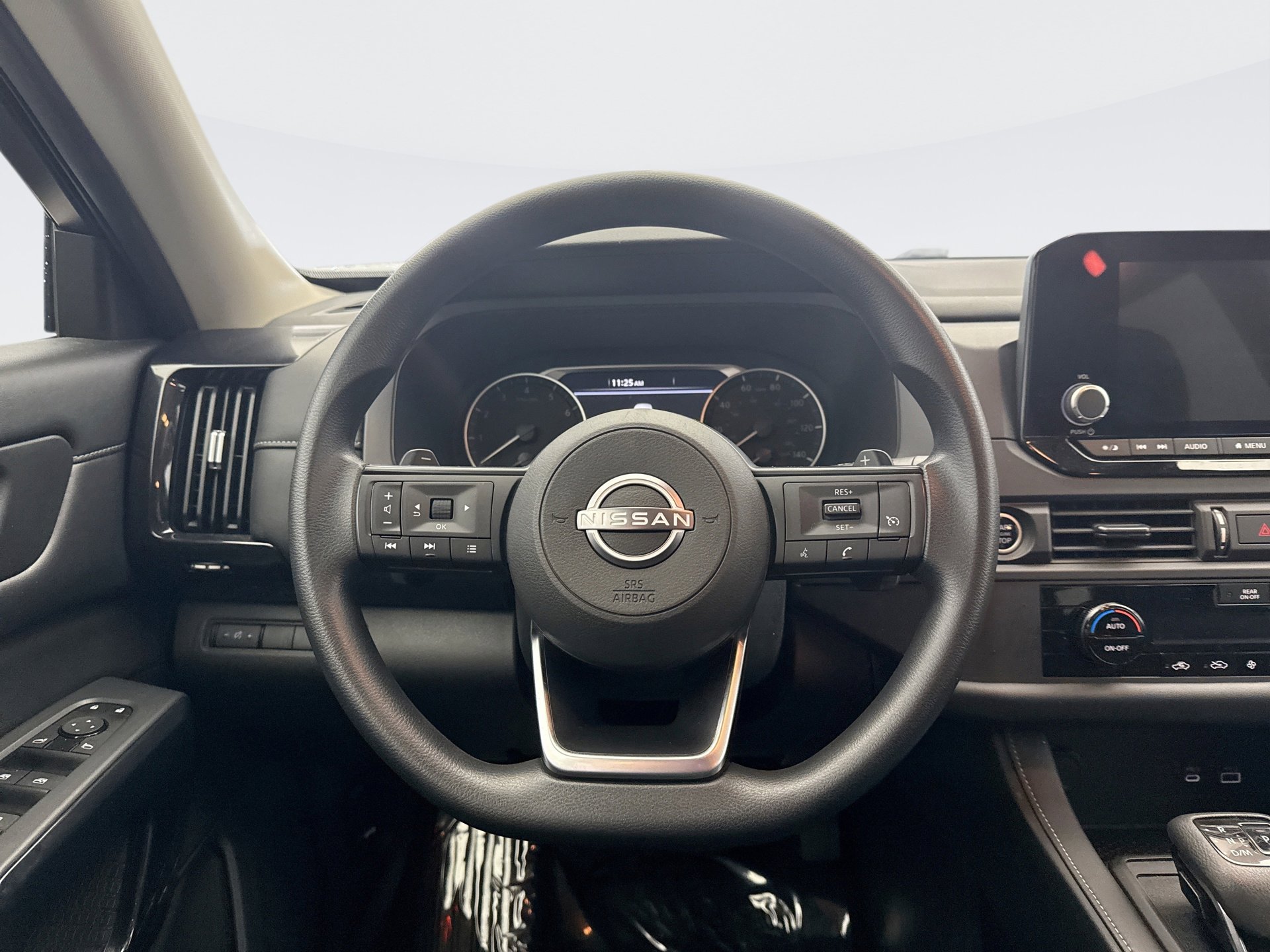 Used 2024 Nissan Pathfinder S image 12