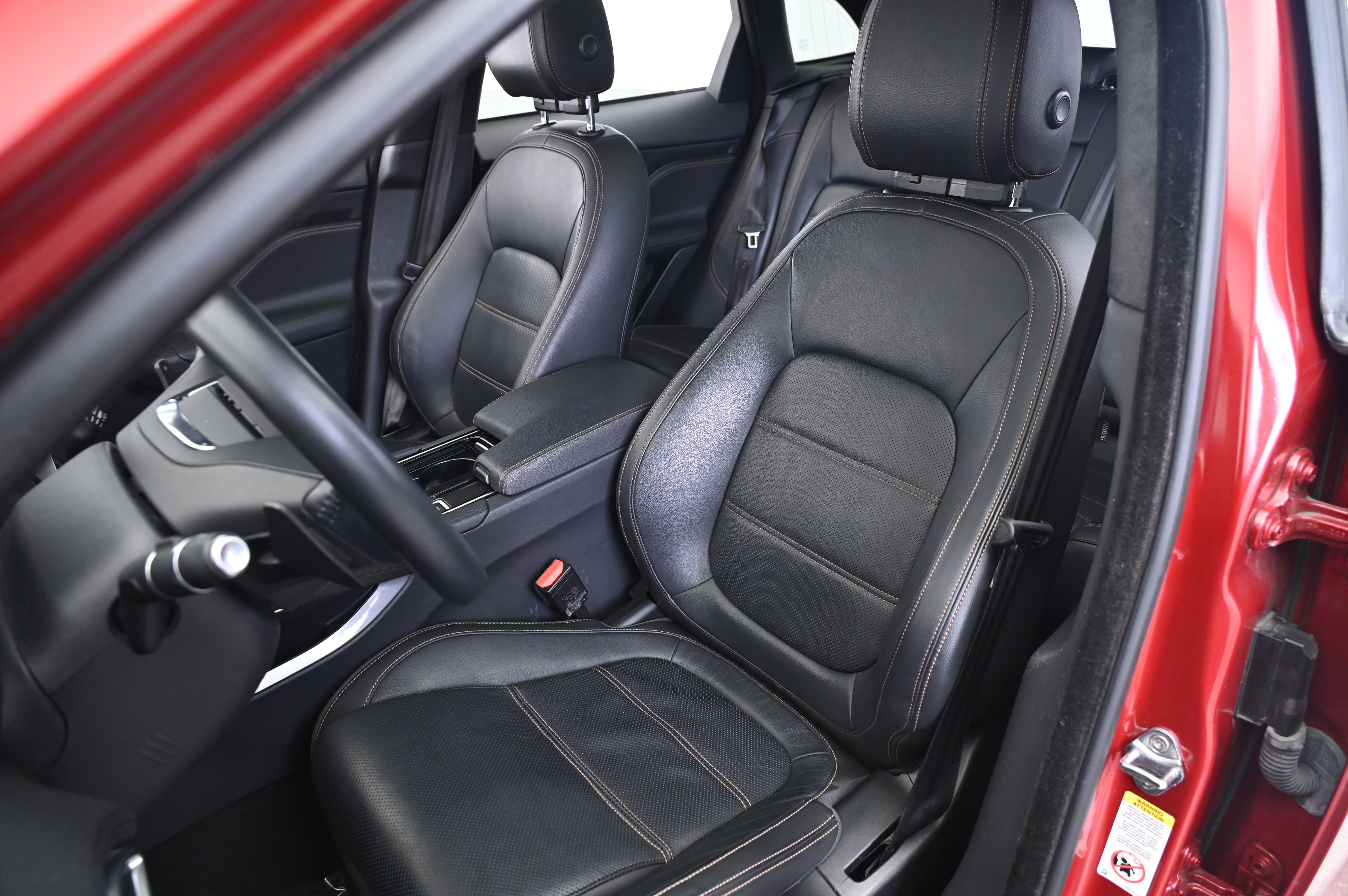 Used 2020 Jaguar F-PACE Prestige image 30