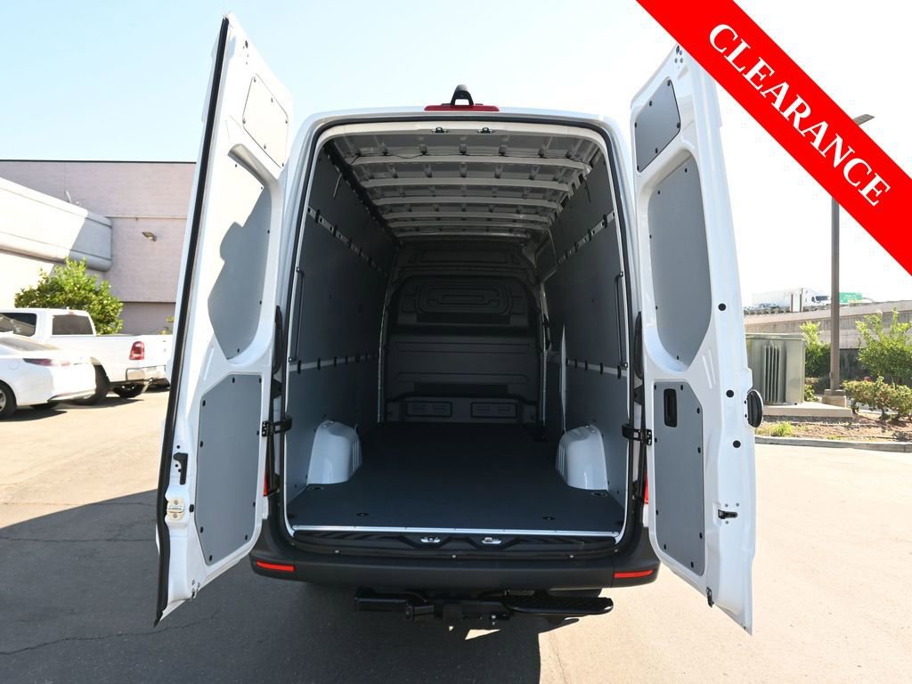 Used 2024 Mercedes-Benz eSprinter 170 Cargo w/ Dashboard Charging Package image 17