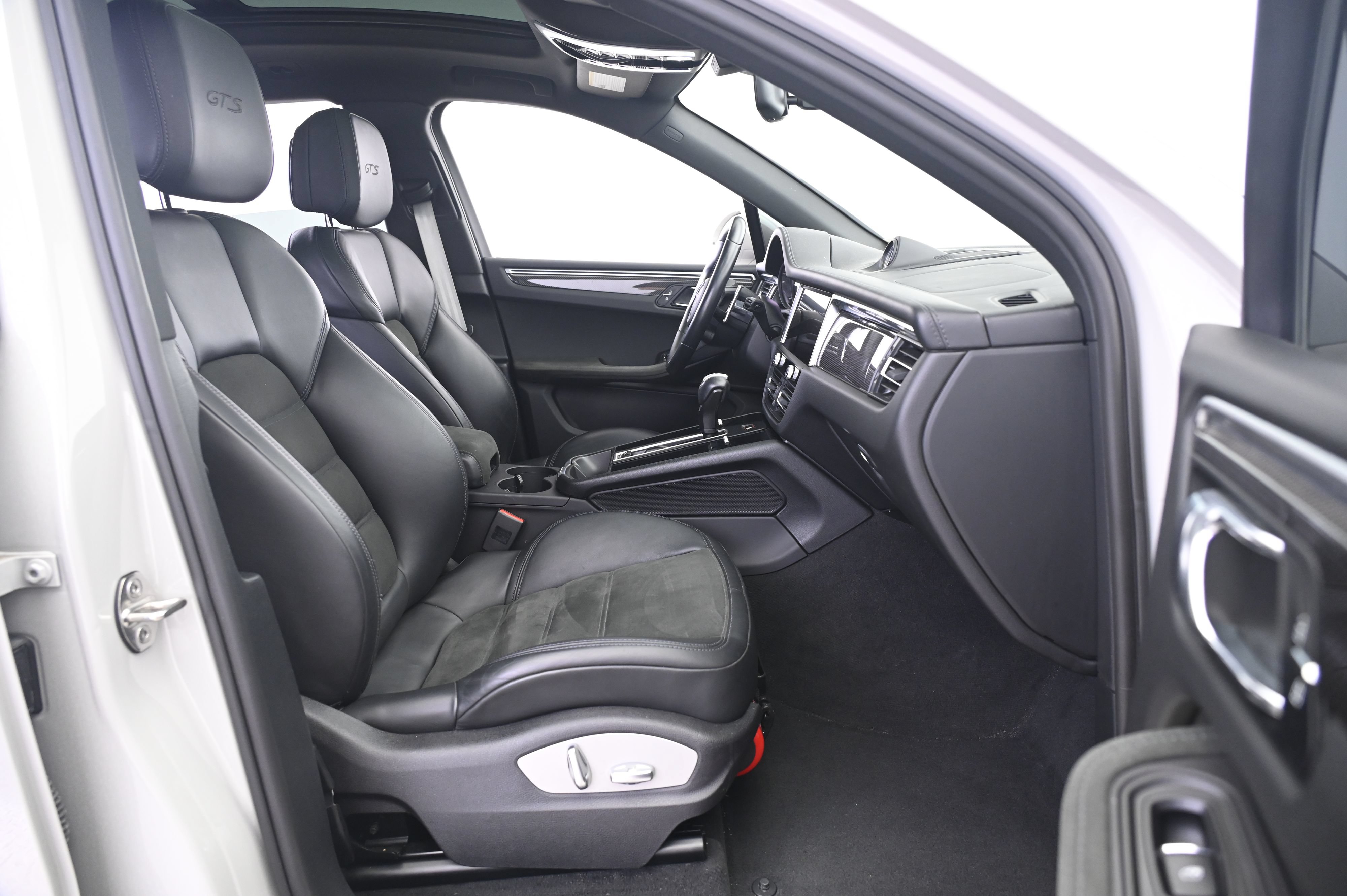 Certified 2022 Porsche Macan GTS AWD/4WD image 23