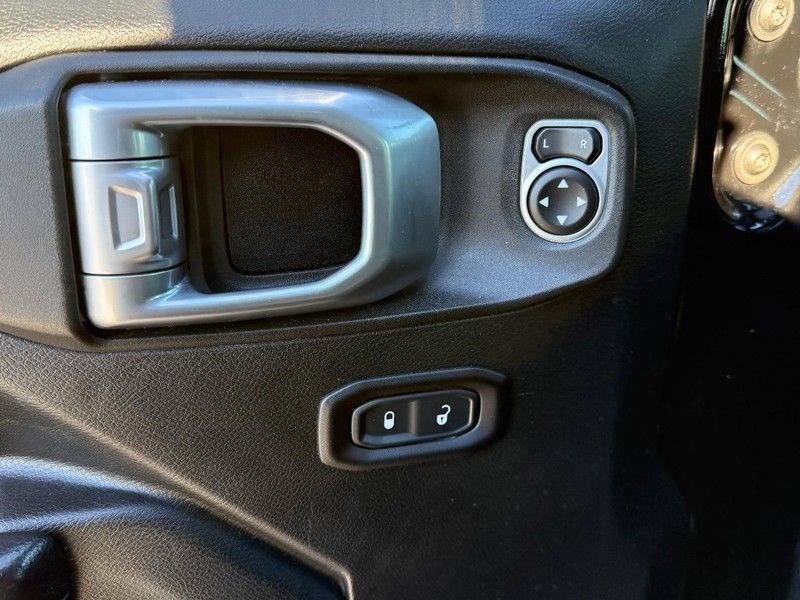 Used 2019 Jeep Wrangler Unlimited Rubicon w/ LED Lighting Group image 15