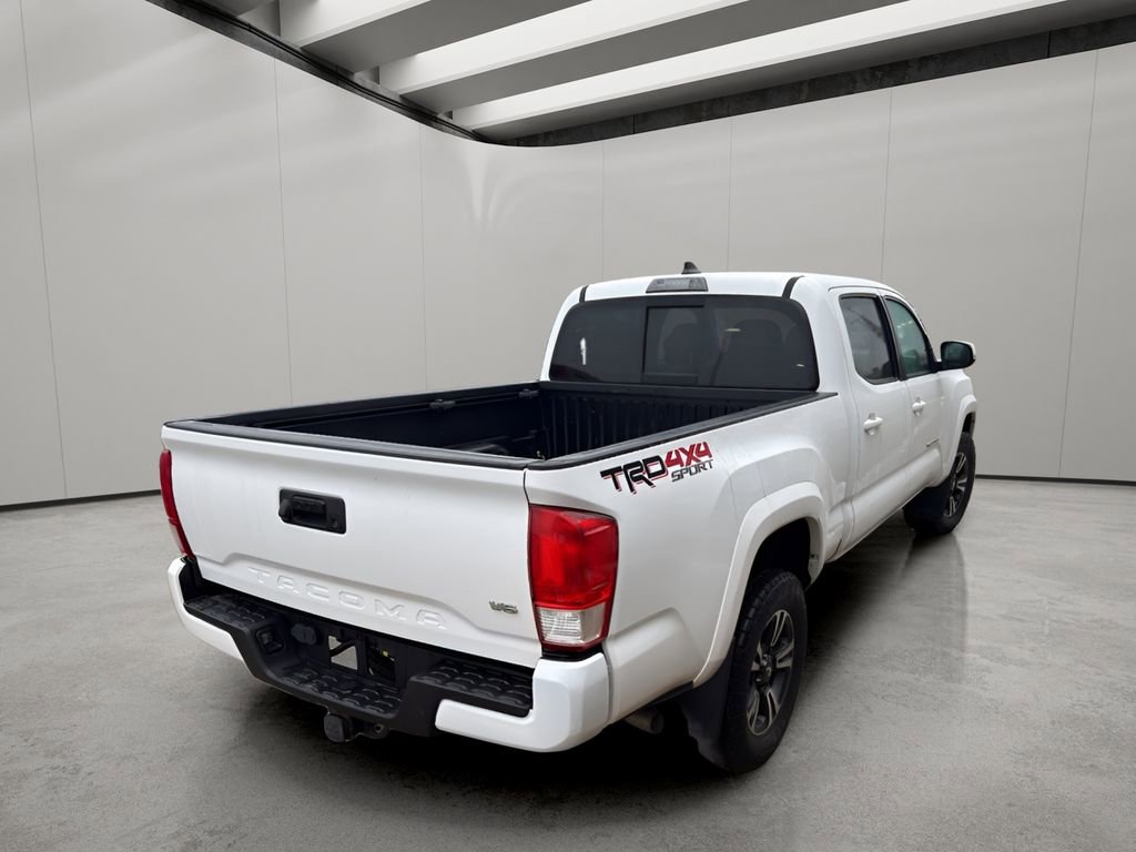 Used 2017 Toyota Tacoma TRD Sport image 4