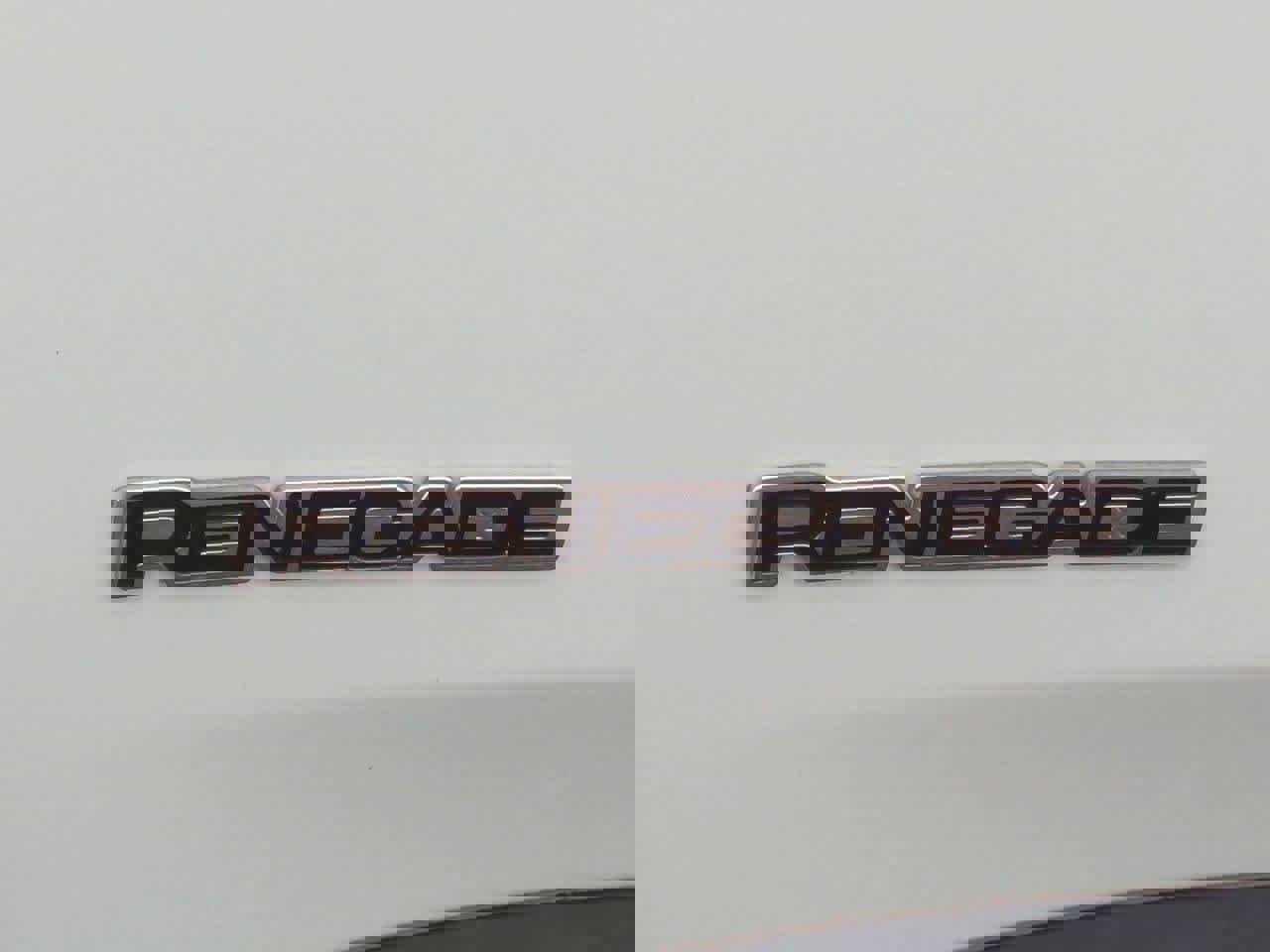 Used 2016 Jeep Renegade Latitude image 12