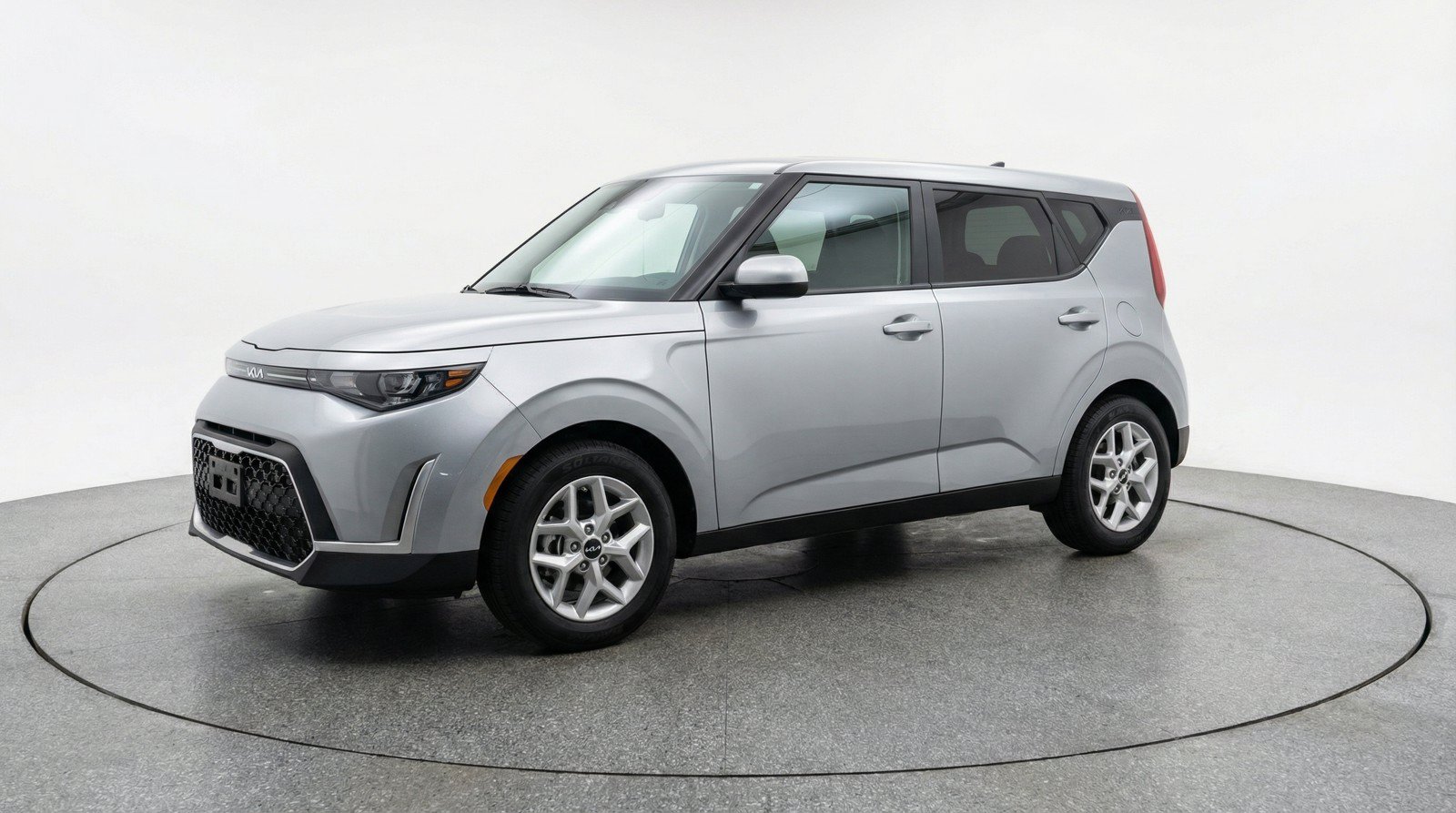 Used 2025 Kia Soul LX w/ LX Technology Package FWD image 3