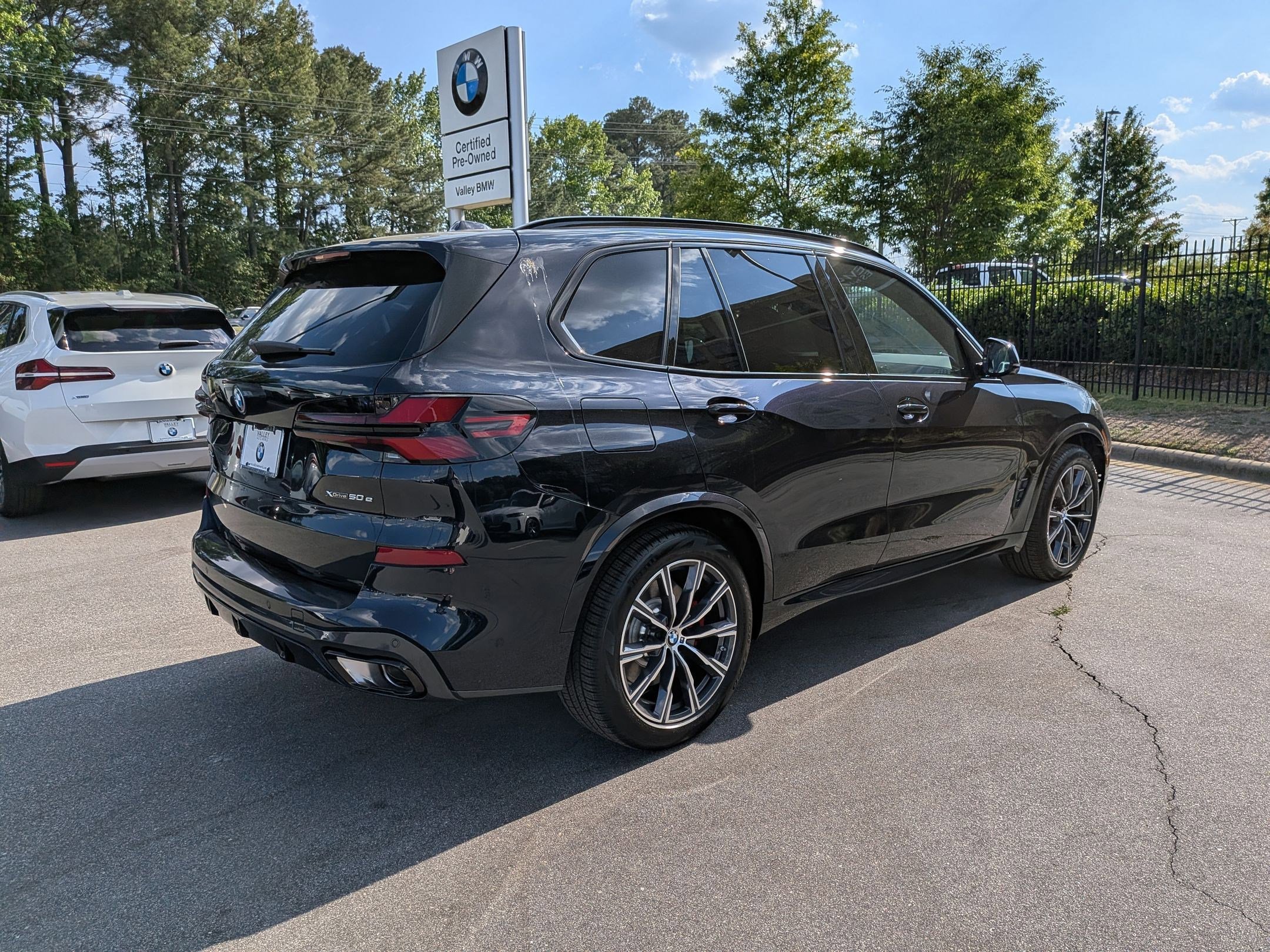 New 2026 BMW X5 xDrive50e w/ M Sport Package AWD/4WD image 3