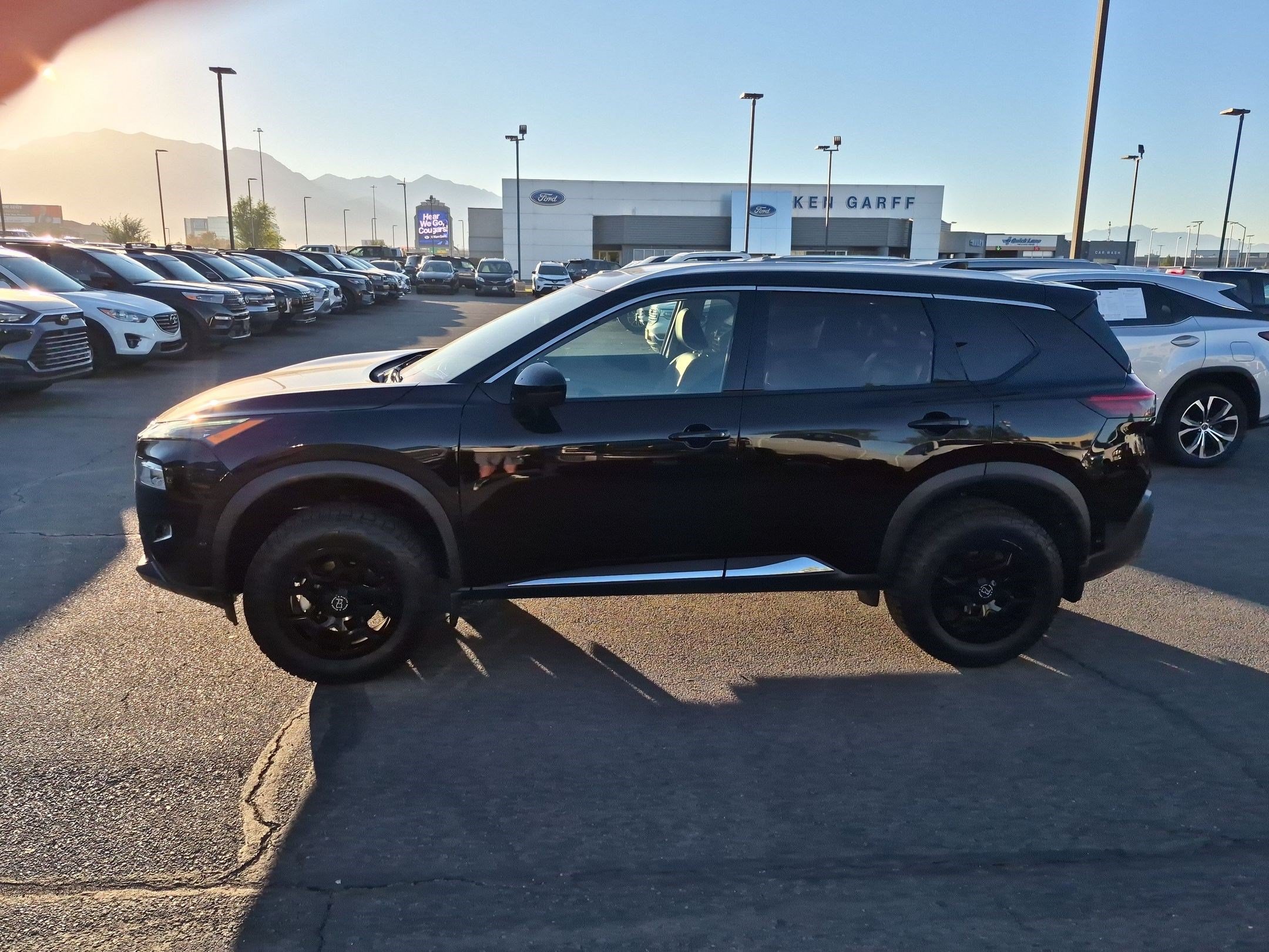 Used 2023 Nissan Rogue SL w/ SL Premium Package AWD/4WD image 10